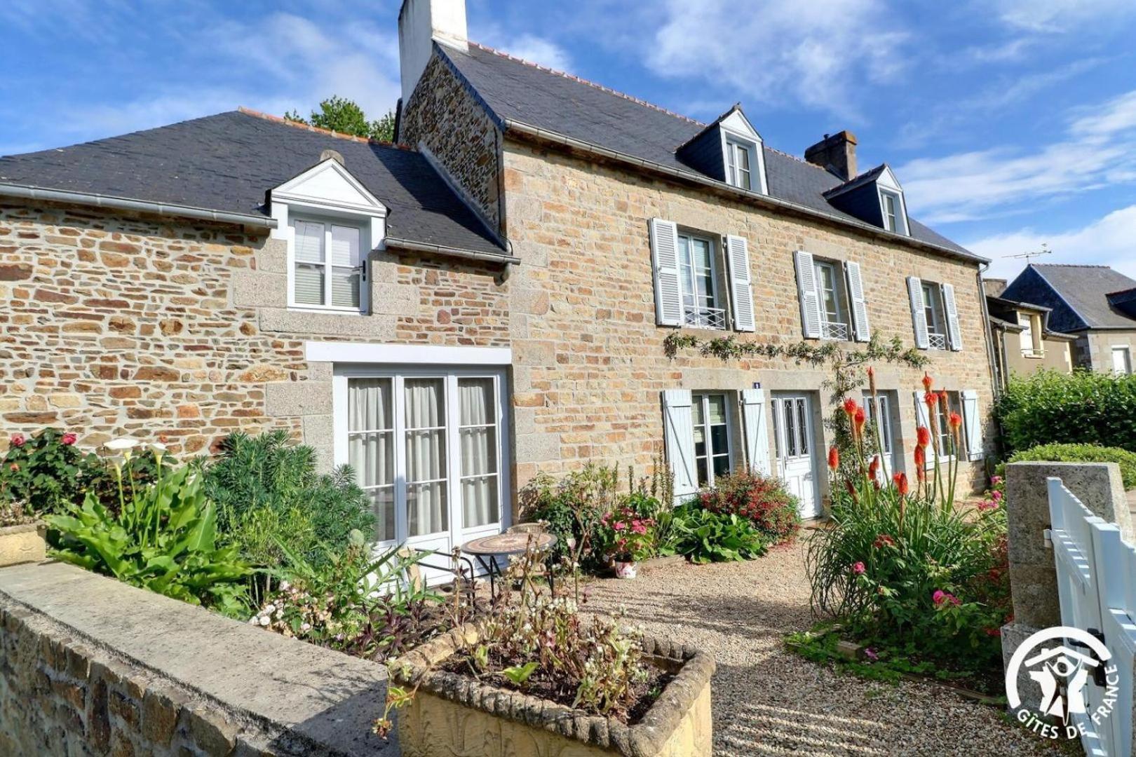 Le Jardin De Quercus Bed and Breakfast Bazouges-la-Pérouse Εξωτερικό φωτογραφία