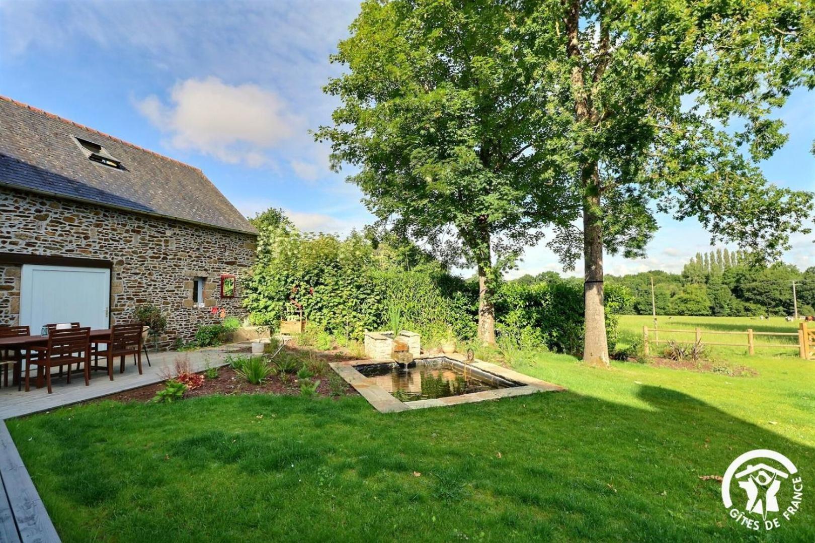 Le Jardin De Quercus Bed and Breakfast Bazouges-la-Pérouse Εξωτερικό φωτογραφία