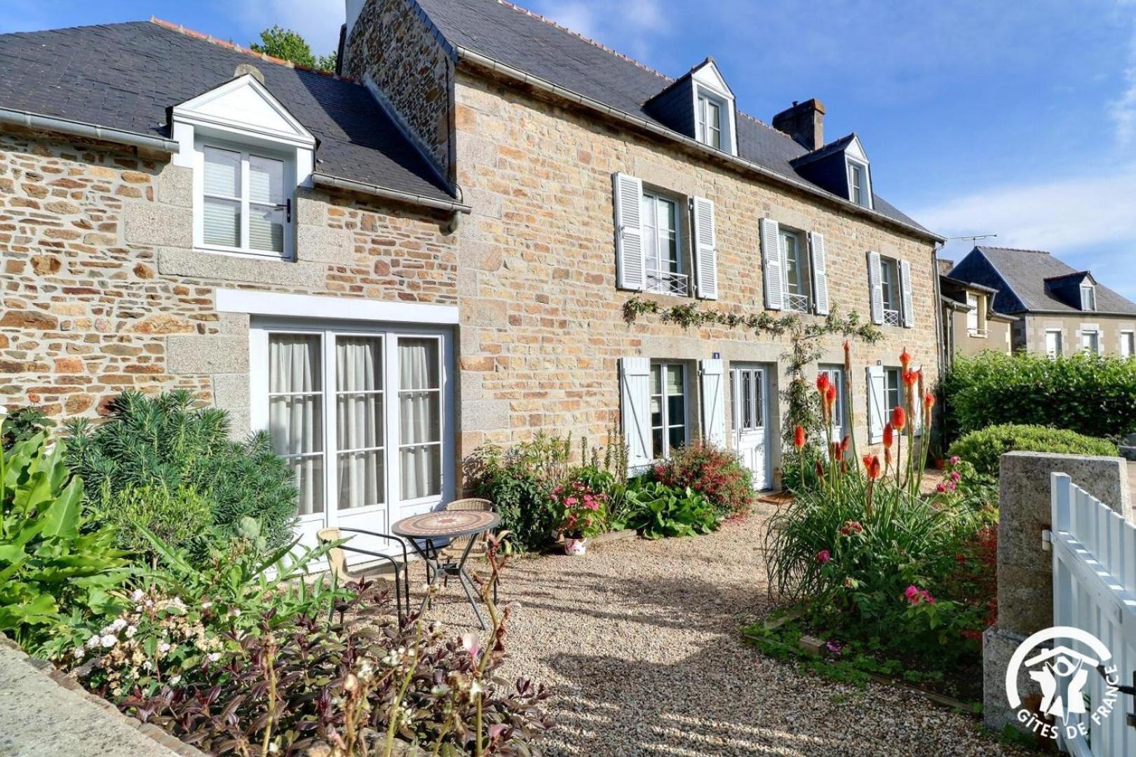 Le Jardin De Quercus Bed and Breakfast Bazouges-la-Pérouse Εξωτερικό φωτογραφία
