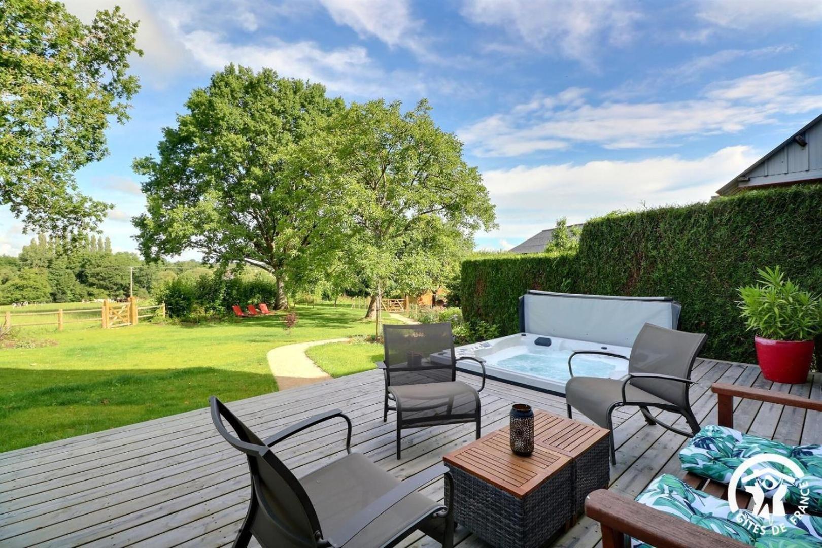Le Jardin De Quercus Bed and Breakfast Bazouges-la-Pérouse Εξωτερικό φωτογραφία