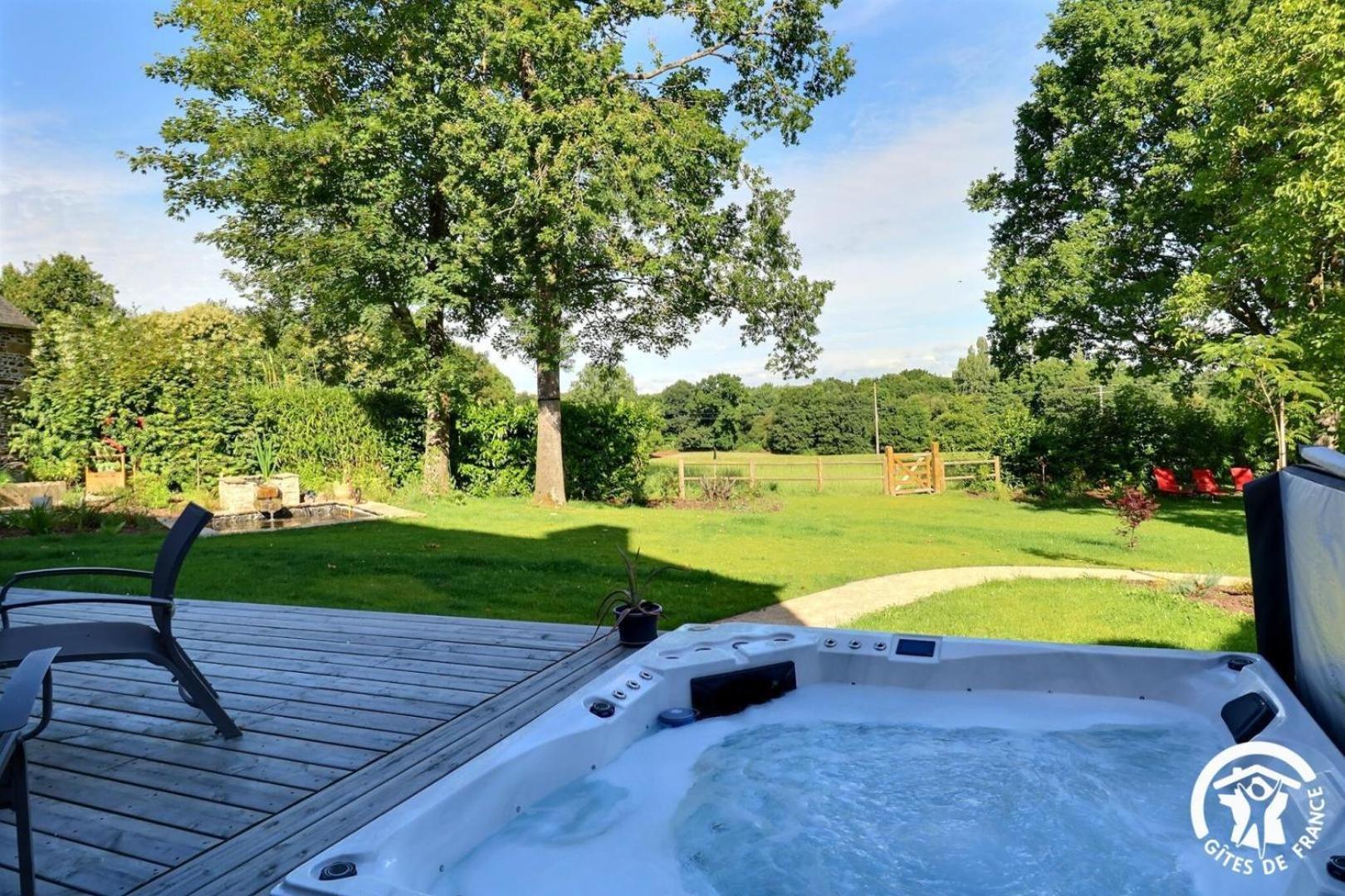 Le Jardin De Quercus Bed and Breakfast Bazouges-la-Pérouse Εξωτερικό φωτογραφία