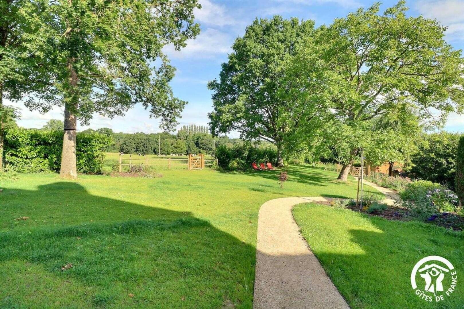 Le Jardin De Quercus Bed and Breakfast Bazouges-la-Pérouse Εξωτερικό φωτογραφία